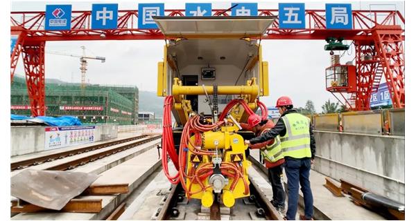 焊接故事| 成都地鐵18號線基建工程難度大，K922設備“保駕護航”